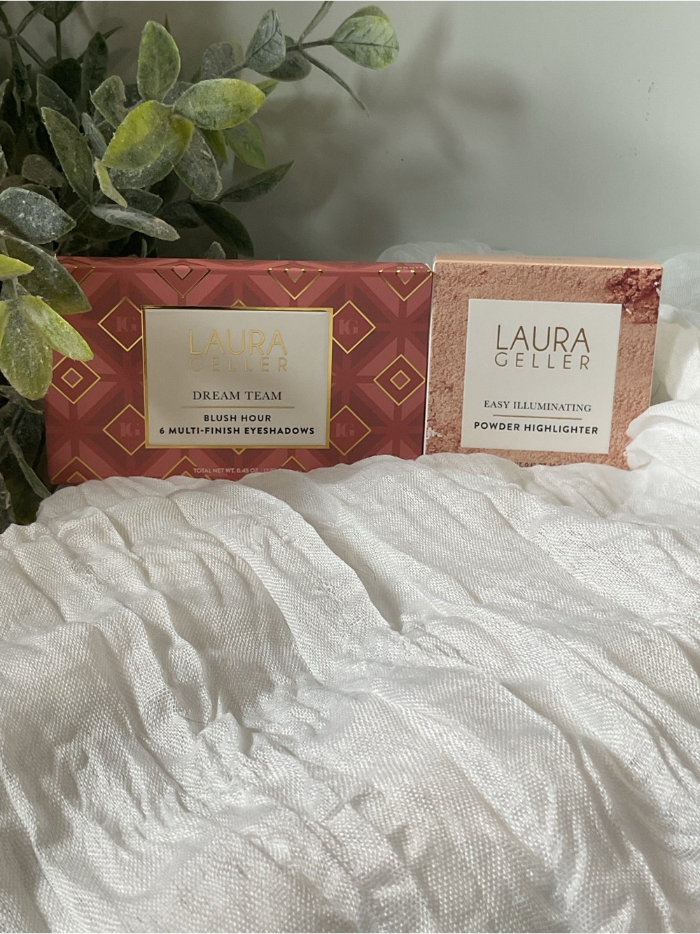 SK 8. Laura Geller Makeup Bundle Eyeshadow Palette & Powder Highlighter